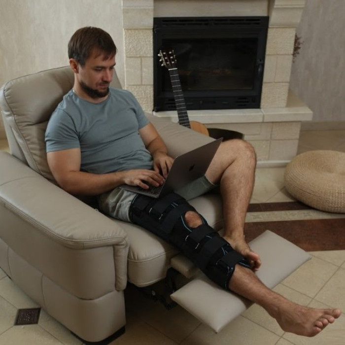 Бандаж (тутор) на коленный сустав Алком 3013