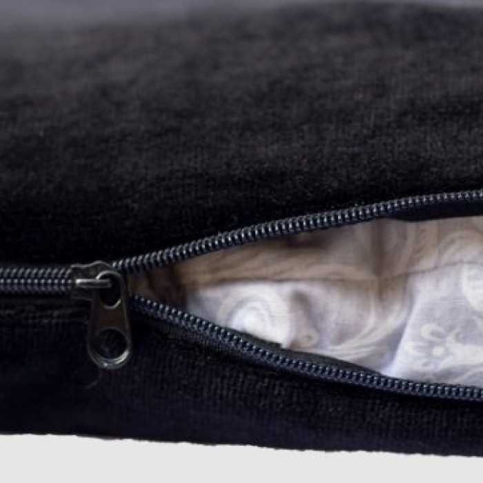 Ортопедична подушка ректальна з гречки в чохлі на блискавці Olvi 10190