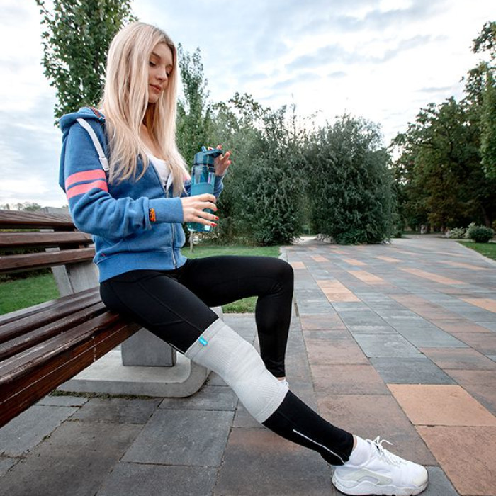 Бандаж на колінний суглоб Алком 3022