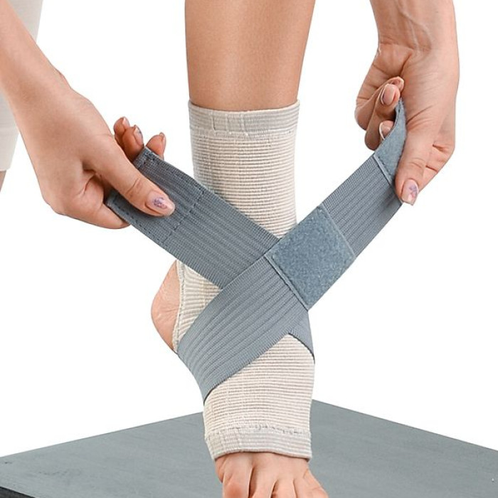 Бандаж на голеностопный сустав с дополнительным фиксатором Алком 3041