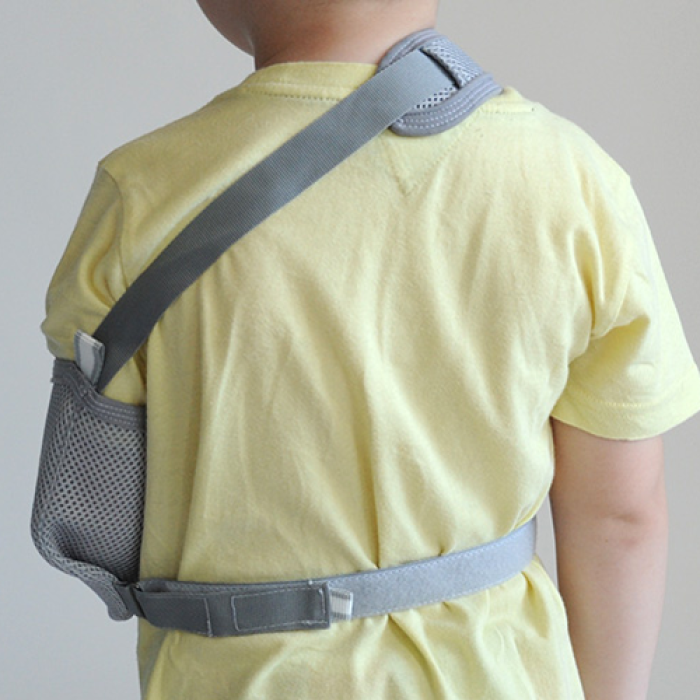 Бандаж – підтримувач руки (хустинка) дитячий Алком 3004 Kids