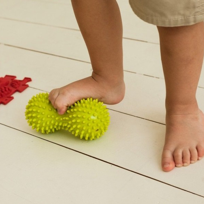 Двойной массажный мяч с шипами Olvi 10010